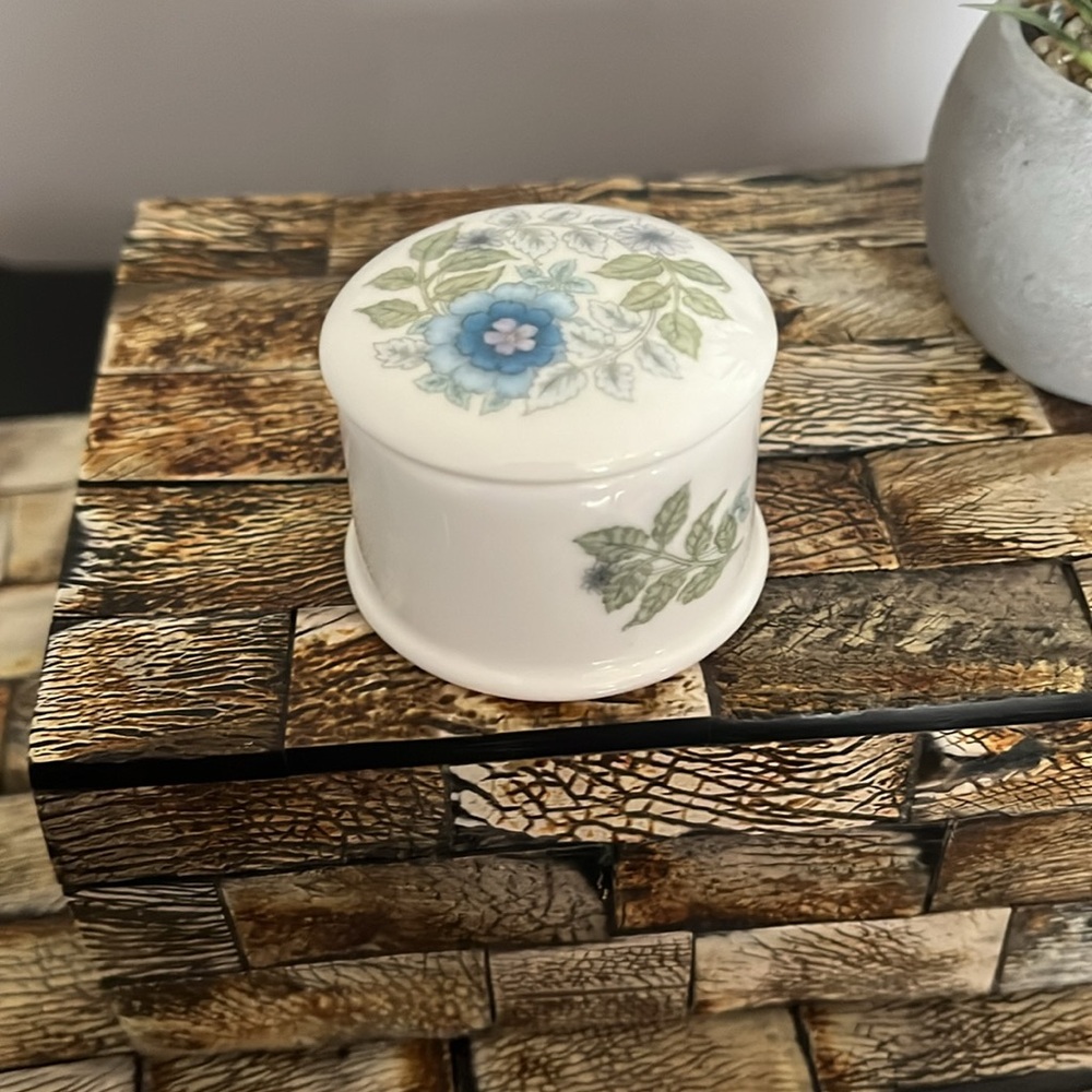 WEDGWOOD Bone China Clementine Pill Box - Picture 8 of 9